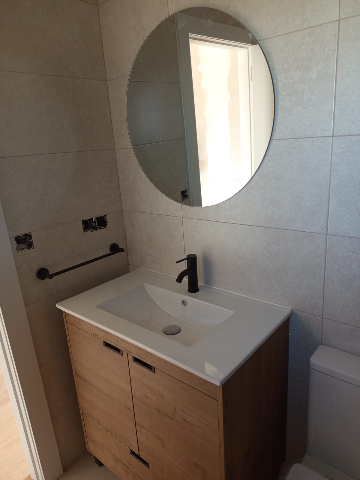 Baño de Diseño con Porcelánico Mármol Marquina - Detalle